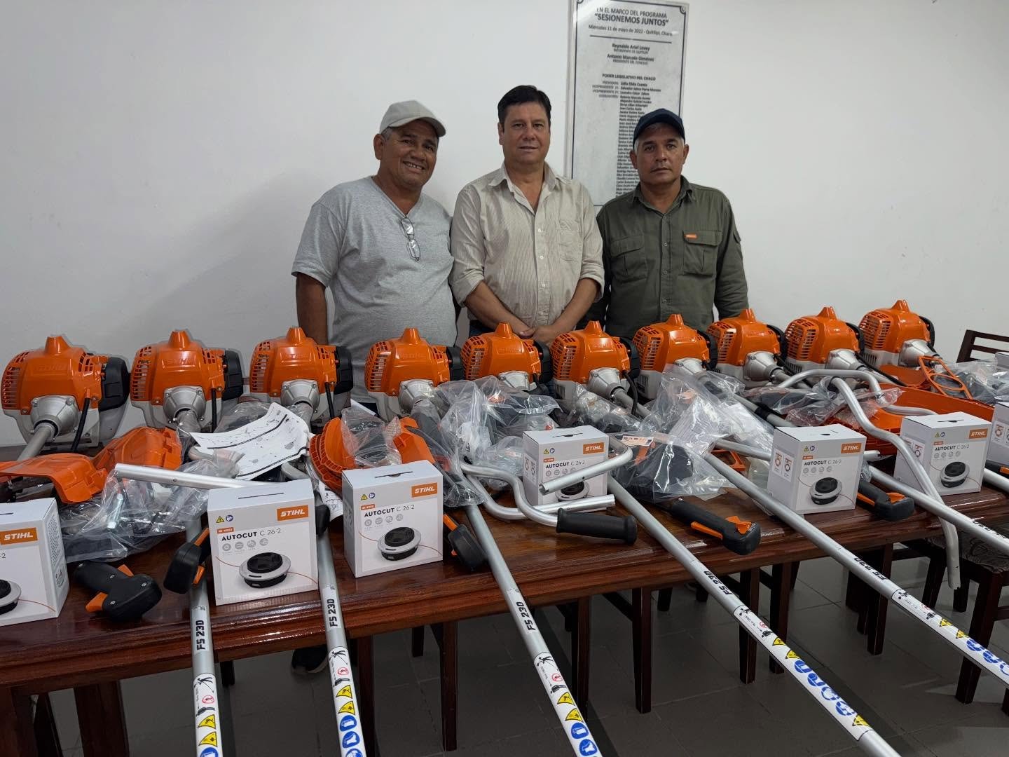 Entrega de Motoguadañas por el Intendente Ariel Lovey para el Mantenimiento de Espacios Públicos