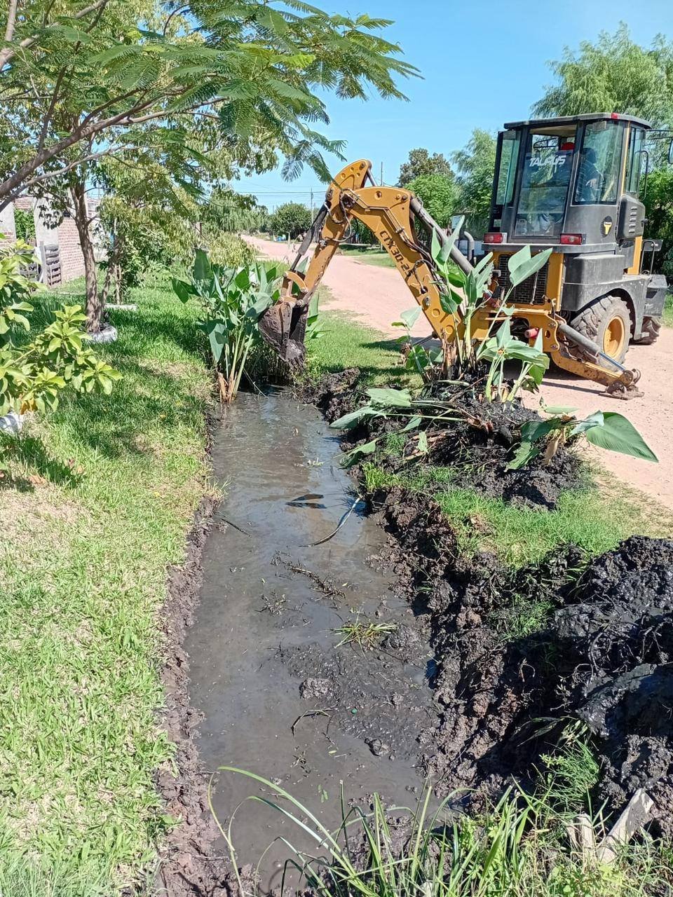Secretaría de Obras Públicas avanza con trabajos de mantenimiento y mejoras en distintos sectores.